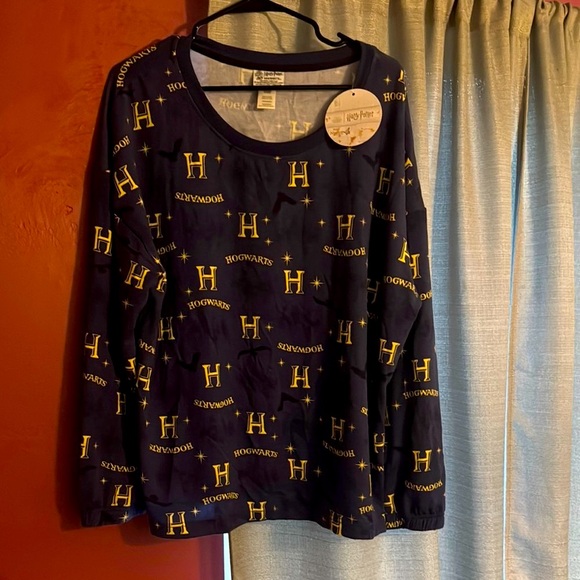 Warner Bros. Hogwarts Starry Night Pajama shirt brand new with tags - Picture 2 of 9